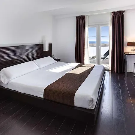 Occidental Cruz Contemporaneo Otel 3*