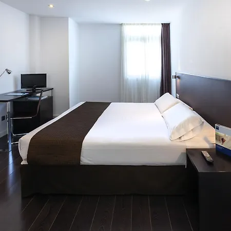 Occidental Cruz Contemporaneo Otel