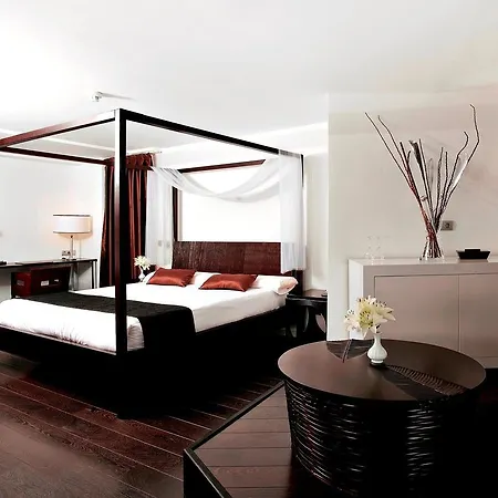 Otel Occidental Cruz Contemporaneo
