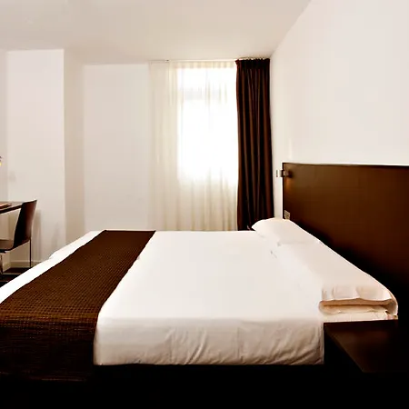 Occidental Cruz Contemporaneo Otel 3*