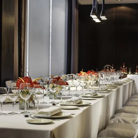 Otel Occidental Cruz Contemporaneo