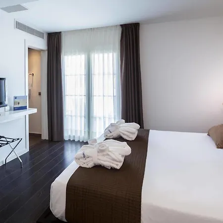 Отель Barcelo Cruz Contemporaneo 4*