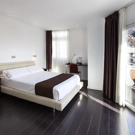 Occidental Cruz Contemporaneo Otel 3*