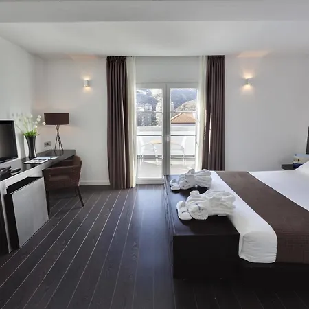 Occidental Cruz Contemporaneo Otel