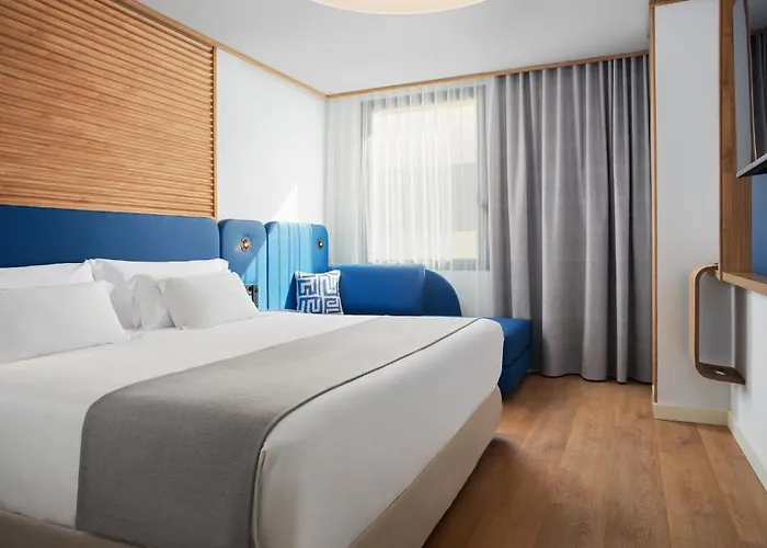 Отель Barcelo Cruz Contemporaneo 4*