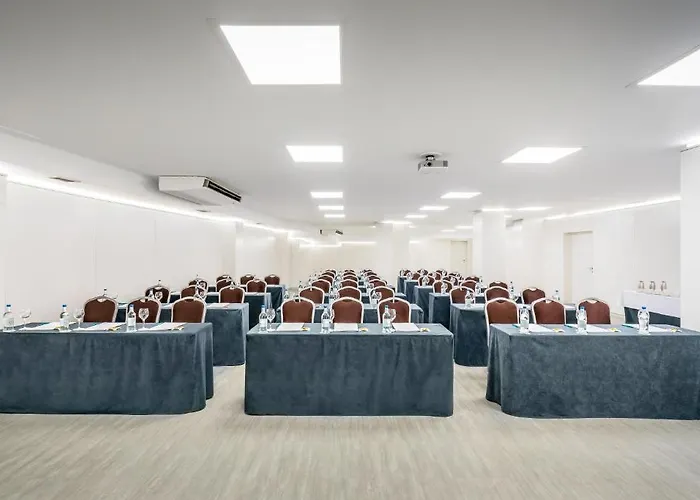 Отель Barcelo Cruz Contemporaneo 4*